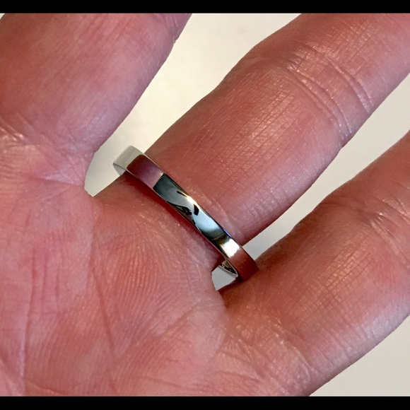 Gorgeous New Diamonique Solitaire Baguette ring❤️ - Picture 3 of 5